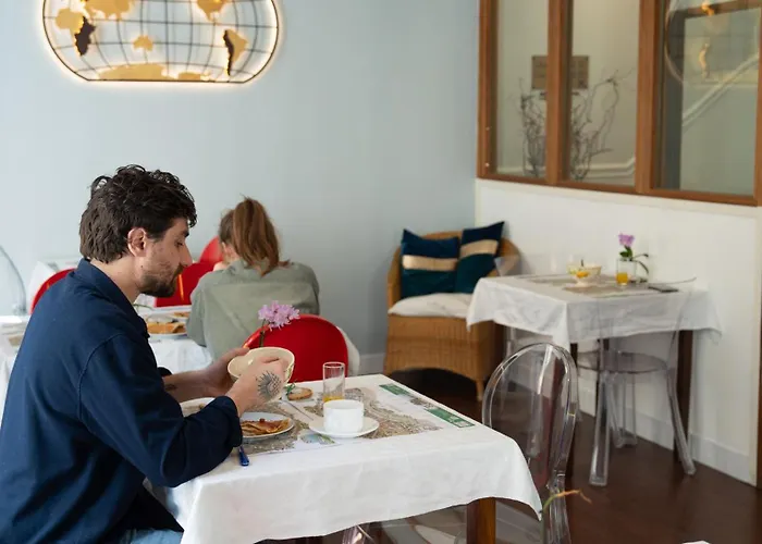 Brit Des Grands Hommes - Centre Hotel 2*