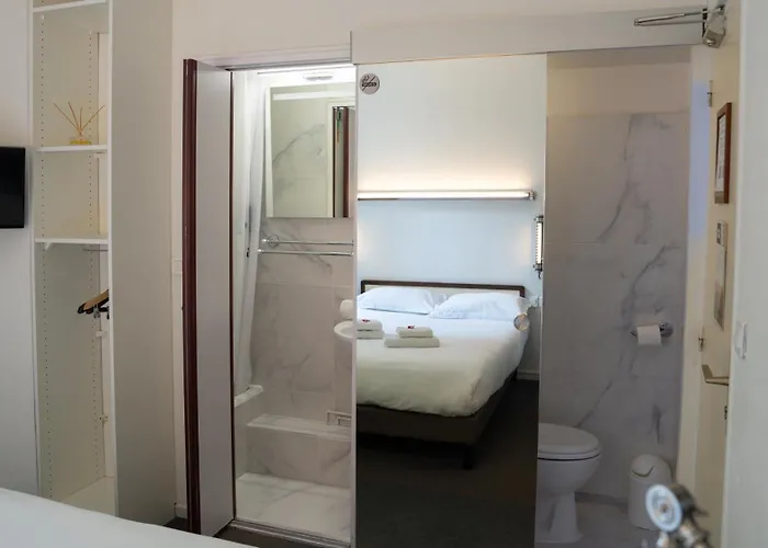 Brit Des Grands Hommes - Centre 2*