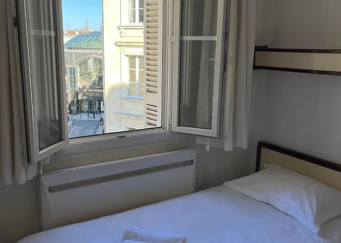 Brit Des Grands Hommes - Centre 2* Bordeaux