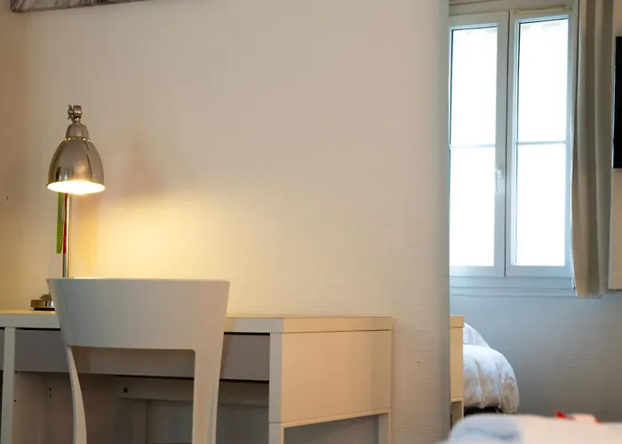 Brit Des Grands Hommes - Centre Hotel