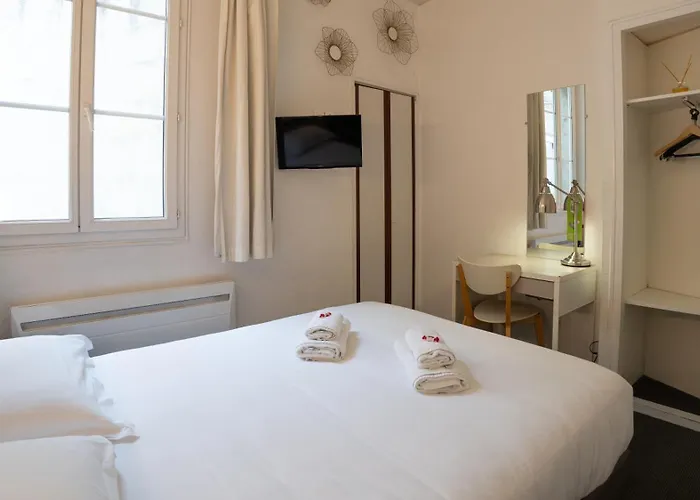 Brit Des Grands Hommes - Centre Hotel 2*