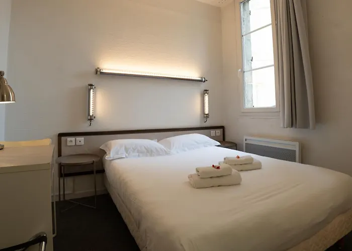 Brit Des Grands Hommes - Centre