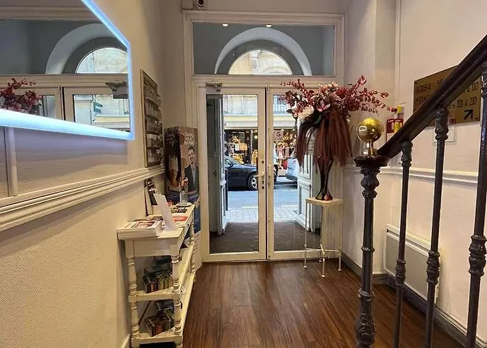 Hotel Brit Des Grands Hommes - Centre 2*