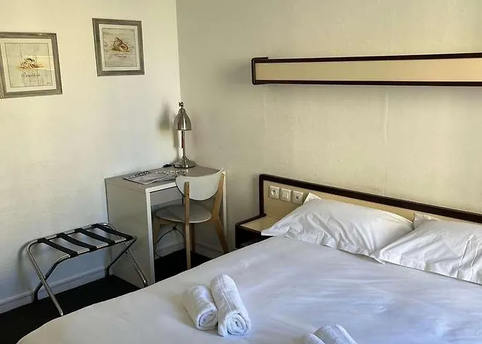 Brit Des Grands Hommes - Centre