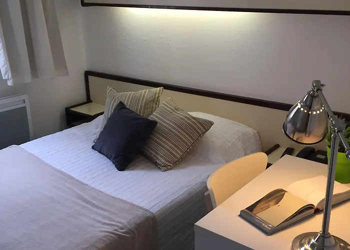 Brit Des Grands Hommes - Centre 2*