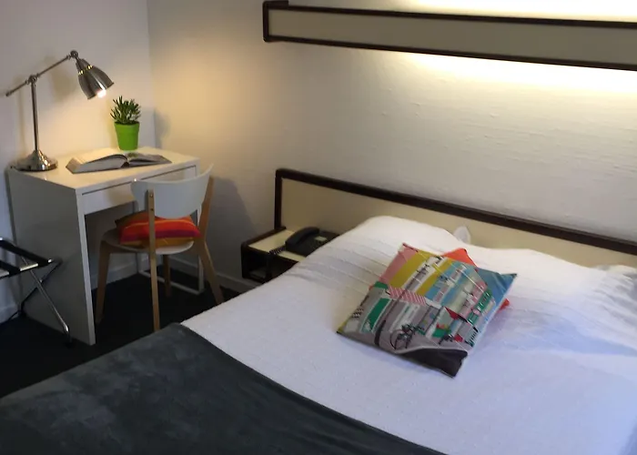 Brit Des Grands Hommes - Centre Hotel 2*