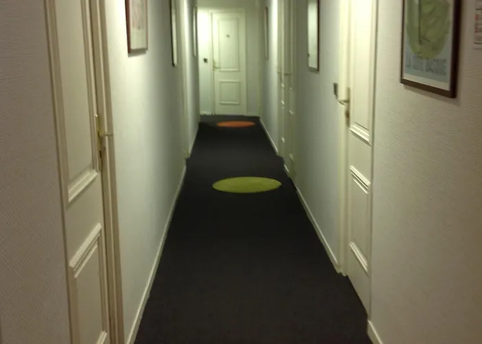 Brit Des Grands Hommes - Centre Hotel 2*